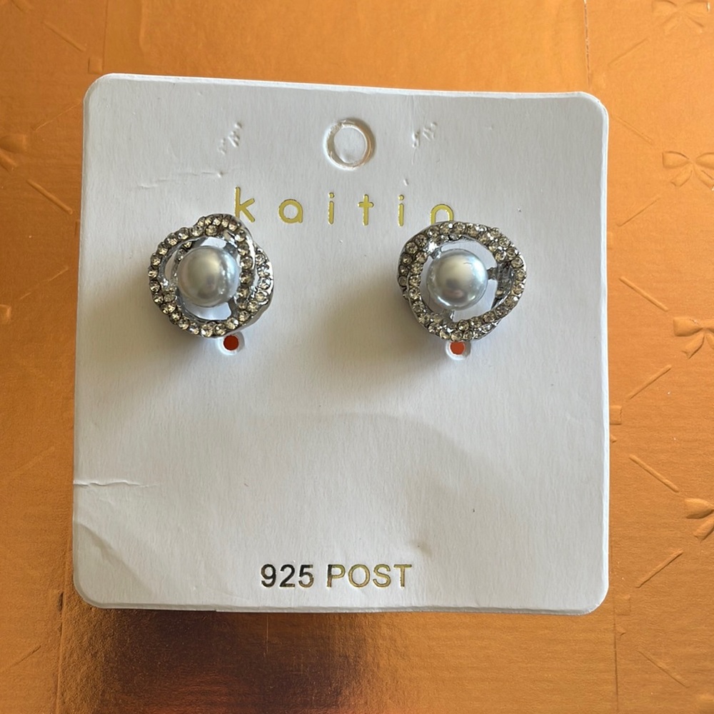 Silver/pearl/diamond costume earrings